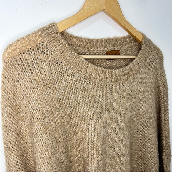 POL Fuzzy Knit Drop Shoulder Crew Neck Sweater Tan Size Medium - Picture 3 of 7